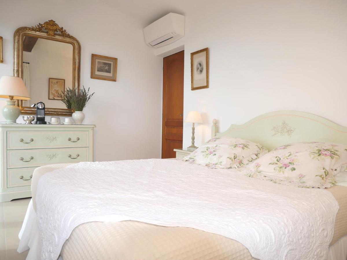 Bed and Breakfast La Bastide Des Pins Ванс Екстер'єр фото
