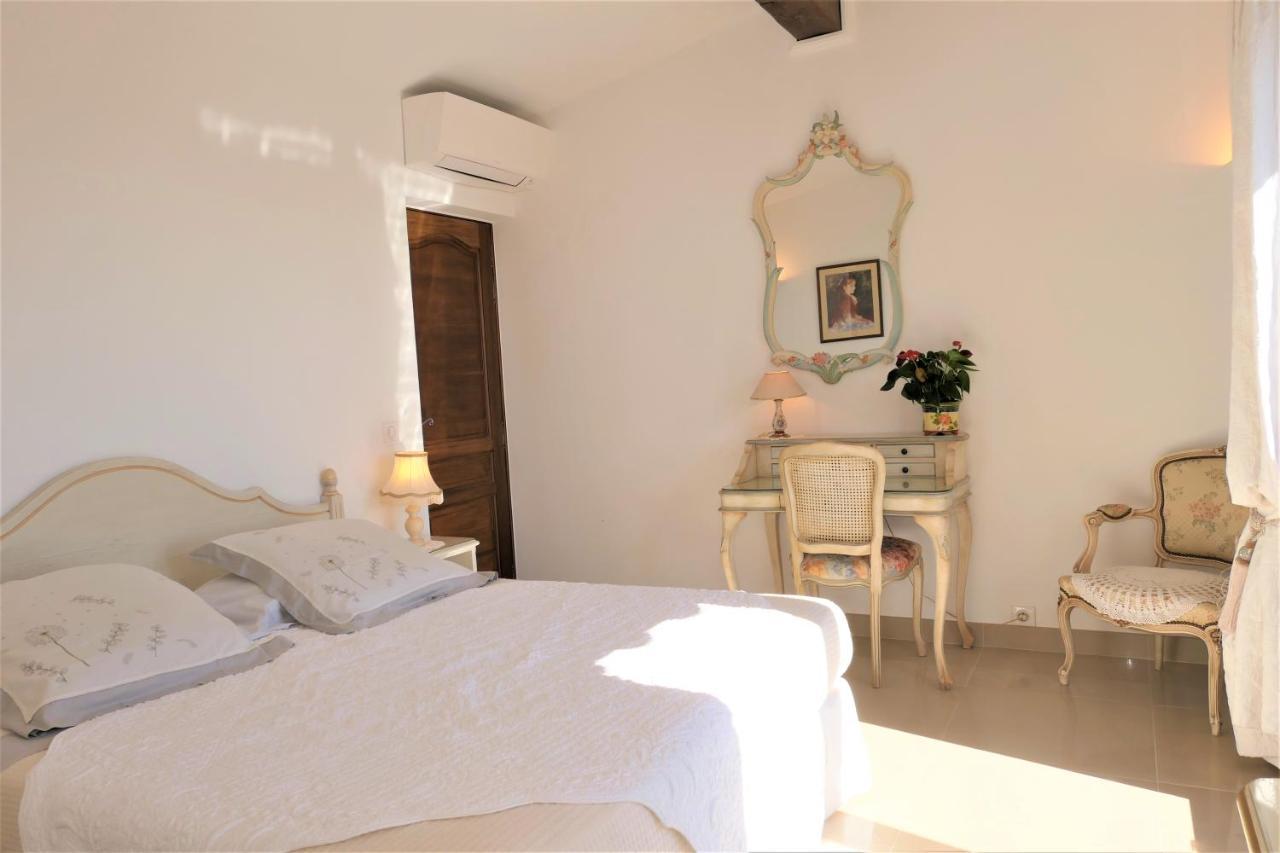 Bed and Breakfast La Bastide Des Pins Ванс Екстер'єр фото